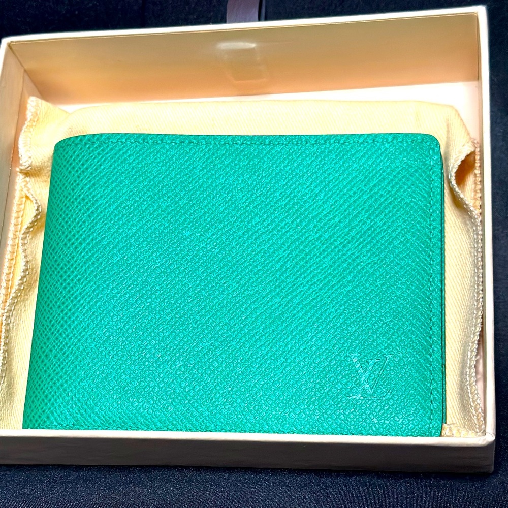 Louis Vuitton Multiple Taiga Toundra Wallet